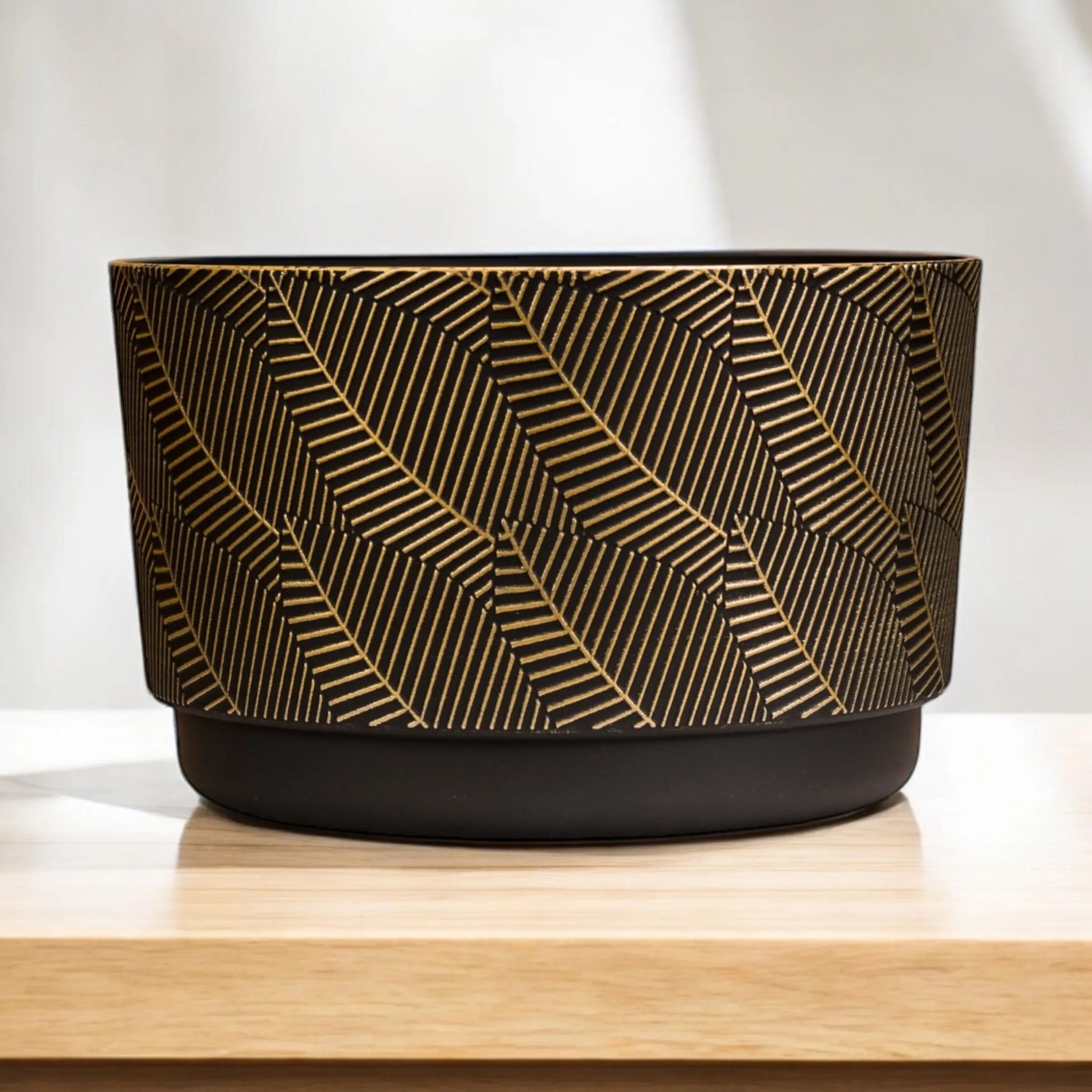 Enutrof NoirGold Geometric Plastic Planter Pot Enutrof Decor